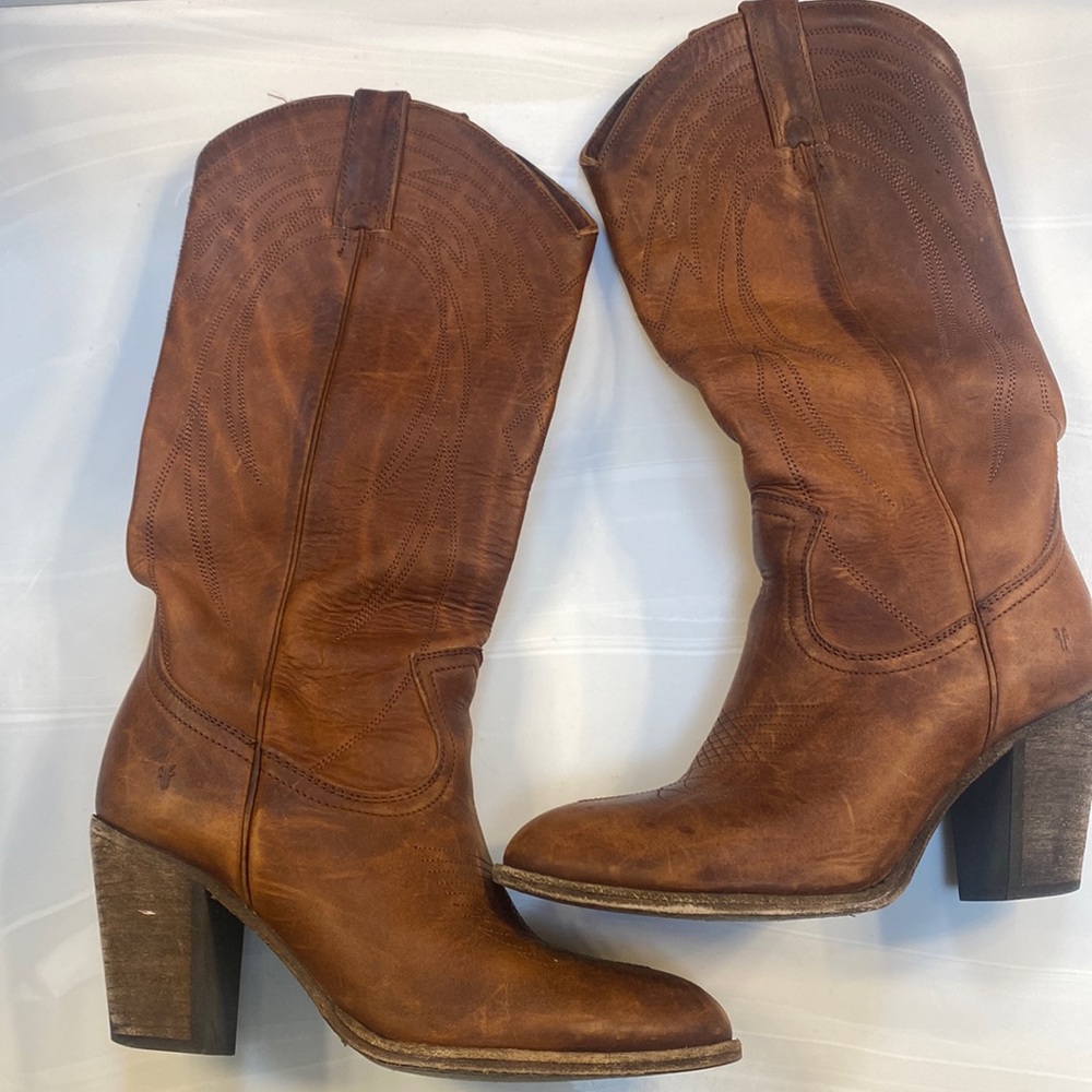 Beautiful Italian leather cowgirl boots size 7.5 by Frye